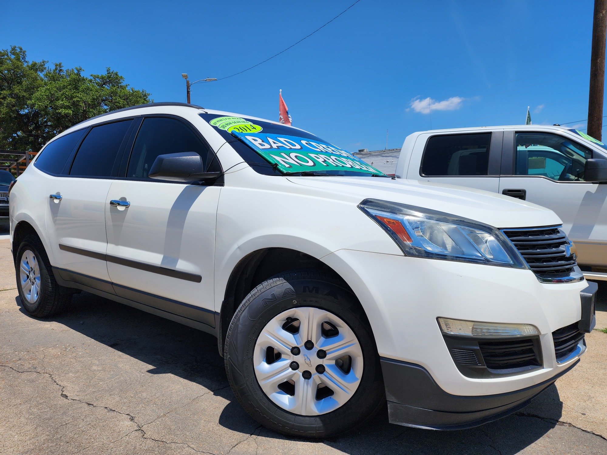 2014 WHITE Chevrolet Traverse LS w/PDC (1GNKRFED1EJ) with an 3.6L V6 DOHC 24V engine, 6-Speed Automatic transmission, located at 2660 S.Garland Avenue, Garland, TX, 75041, (469) 298-3118, 32.885551, -96.655602 - CASH$$$$$$ TRAVERSE!! This is a very clean 2014 Chevrolet Traverse LS w/PDC SPORT UTILITY! 3rd Row Seating! Come in for a test drive today. We are open from 10am-7pm Monday-Saturday. Call us with any questions at 469.202.7468, or email us at DallasAutos4Less.com. - Photo #0